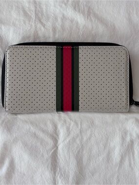 NWT-HAUTE SHORE Roma Cash Wallet with Red and Green Center Stripe